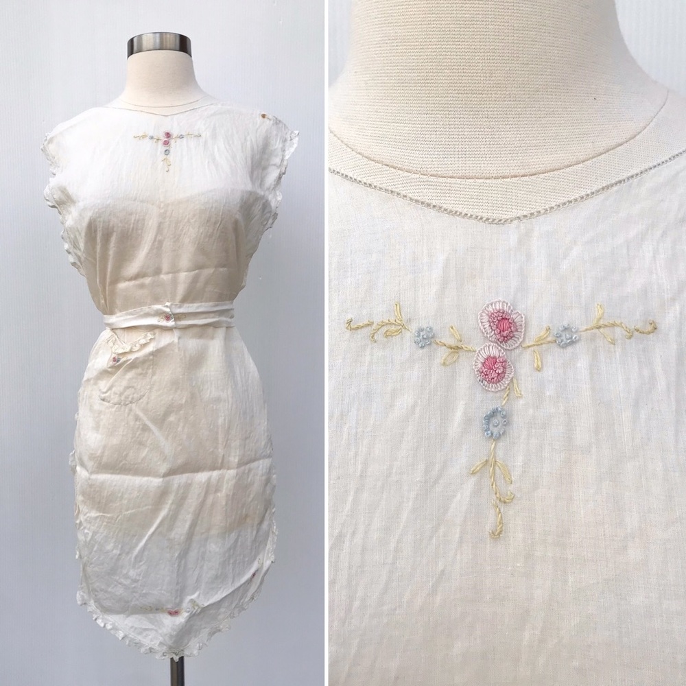Vintage Edwardian white pastel floral embroidered lace trim full apron tunic top